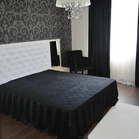 Amor, 5 Min Piazza Grande Apartment *